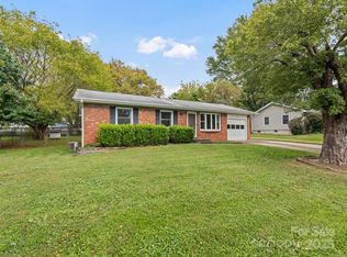 14 Fieldcrest Rd, Arden, NC 28704