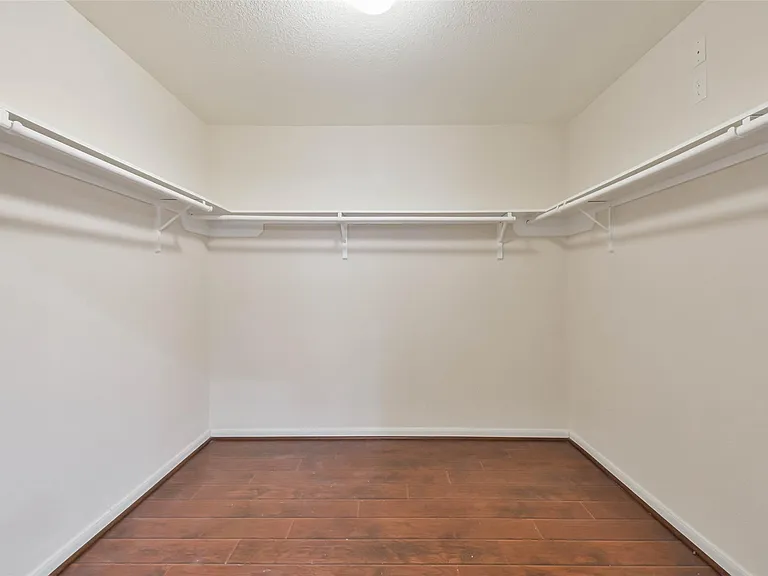 7718 Shavano Ln — Photo 18