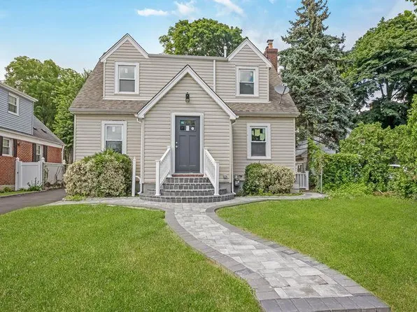 175 Wright Avenue, Malverne, NY 11565