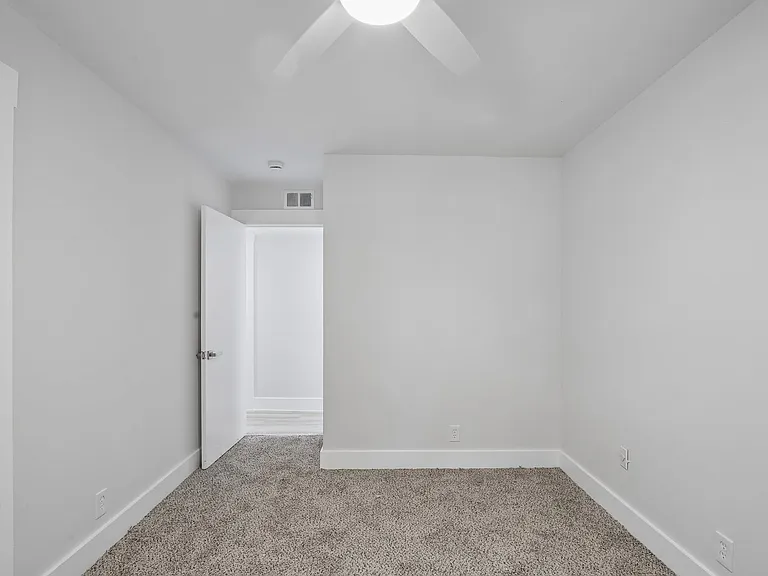 Chateau Apartments - Newly Renovated 1, 2 & 3-Bedrooms at 24th & Hillsboro Village — Photo 32