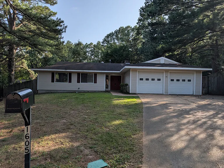 1605 Teresa Cir — Photo 49