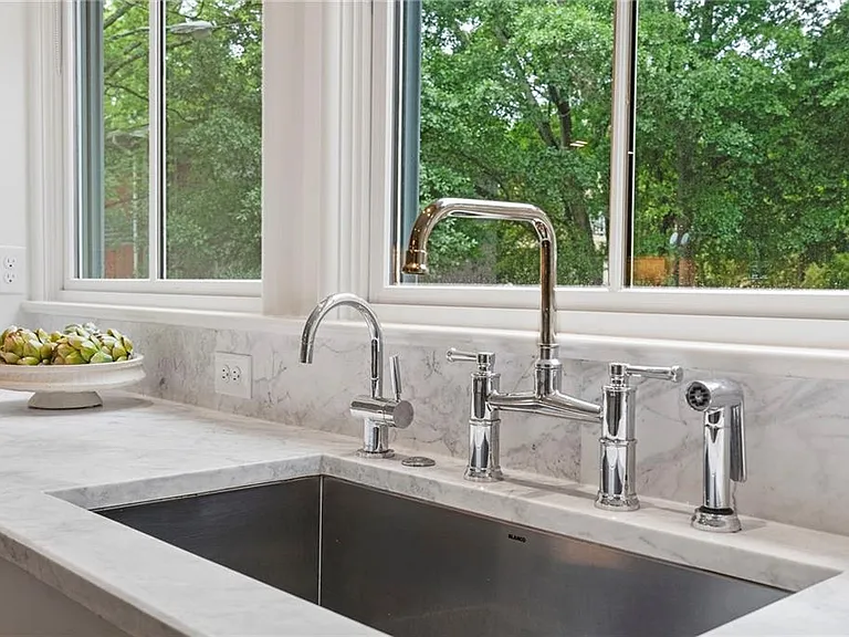 2711 Southwell St NE — Photo 16