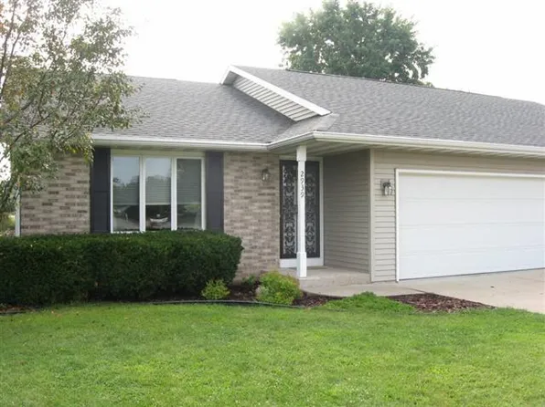 2939 Lucerne Dr #A, Janesville, WI 53545