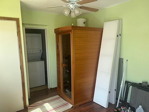 5th image of 703 Lovers Ln