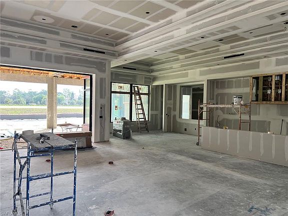 5th image of 944 Chimney Rock RD