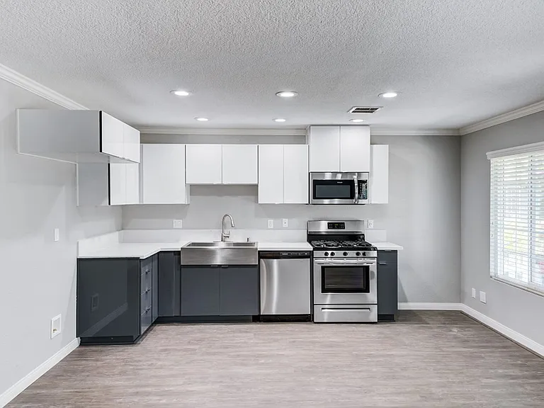 Stonybrook Apartment Homes — Photo 36