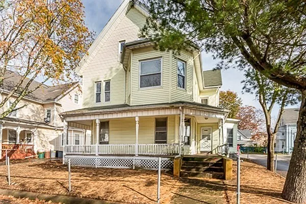 Building Photo - 1190 Warren Ave #2