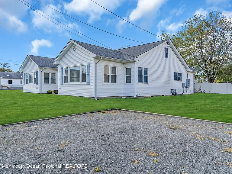 408 Newport Ave — Photo 8