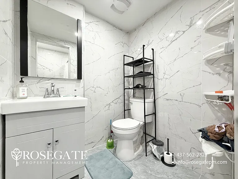 114 Centre St N #B — Photo 16