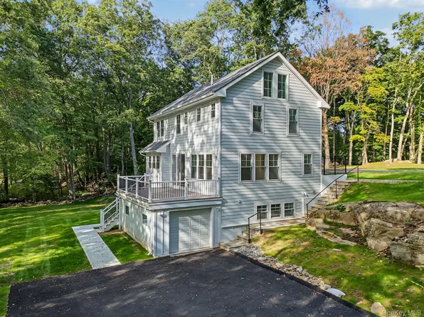 18 Laurel Rd, South Salem, NY 10590