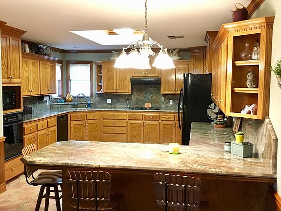 3rd image of 124 Investment Dr