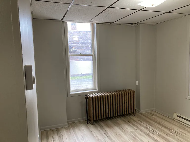 413 Tainter St — Photo 5