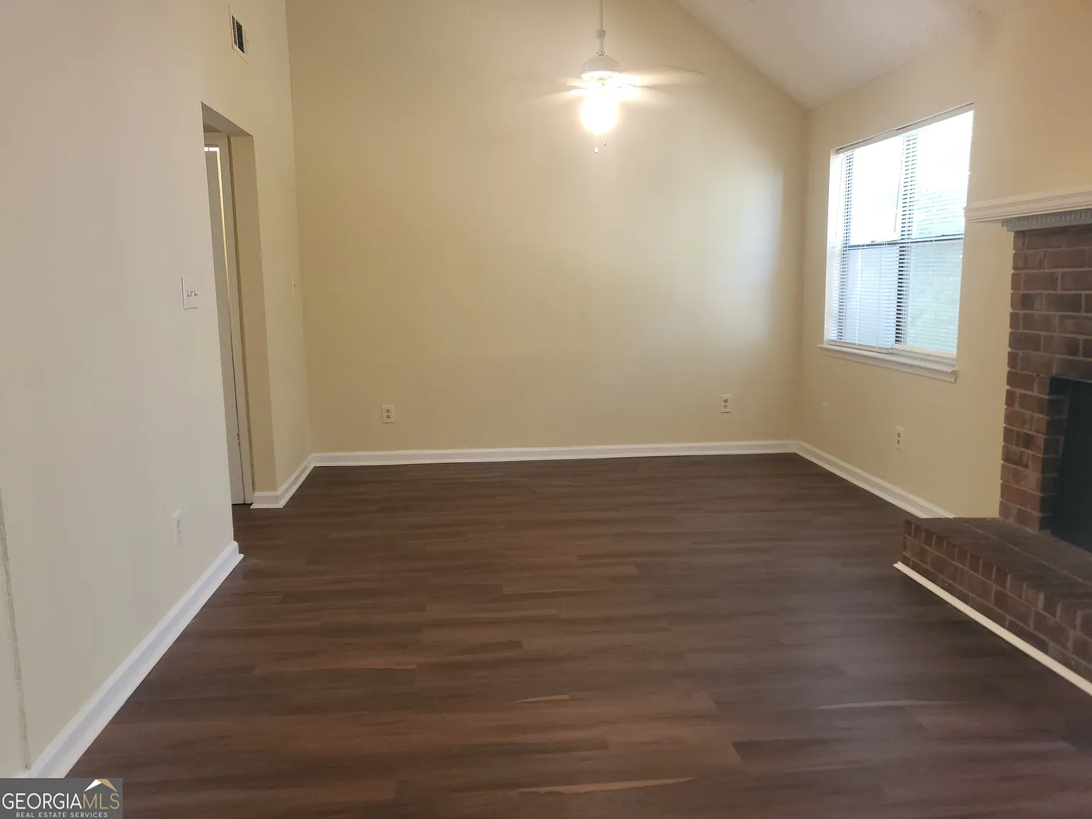 3 bed, 1600 sqft, $1,795 — Photo 4