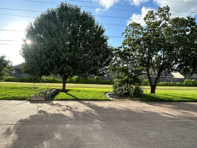 2456 Country Club Dr — Photo 5