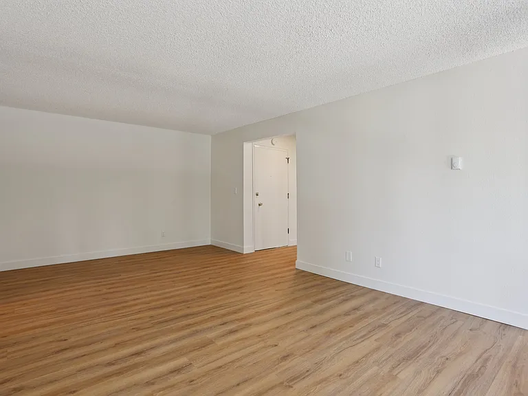 Olympic West Apartments — Photo 23
