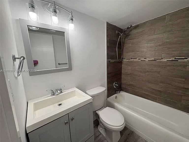 7545 E Treasure Dr #9H — Photo 18