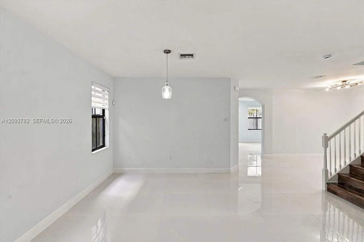 4 bed, 3.5 bath, 2630 sqft, $6,000 — Photo 3