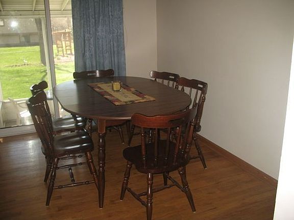 2nd image of 582 Leacrest Pl W