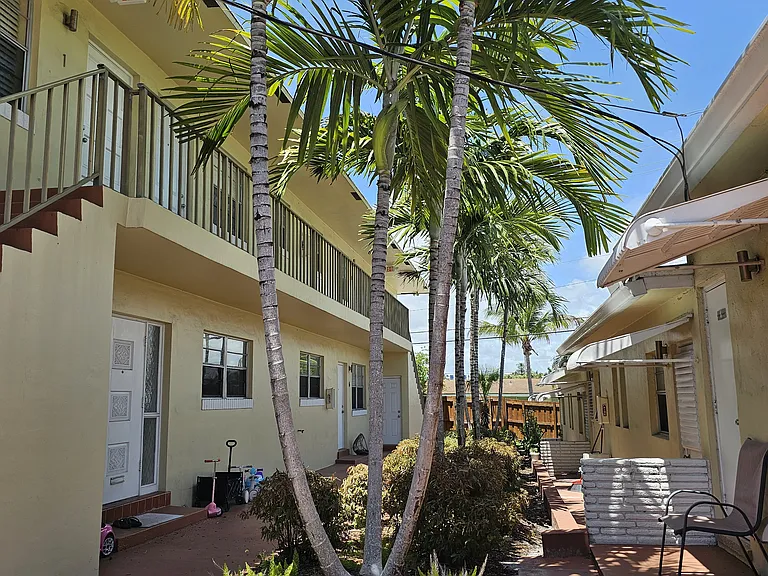 2105 Miami Rd #4 — Photo 2