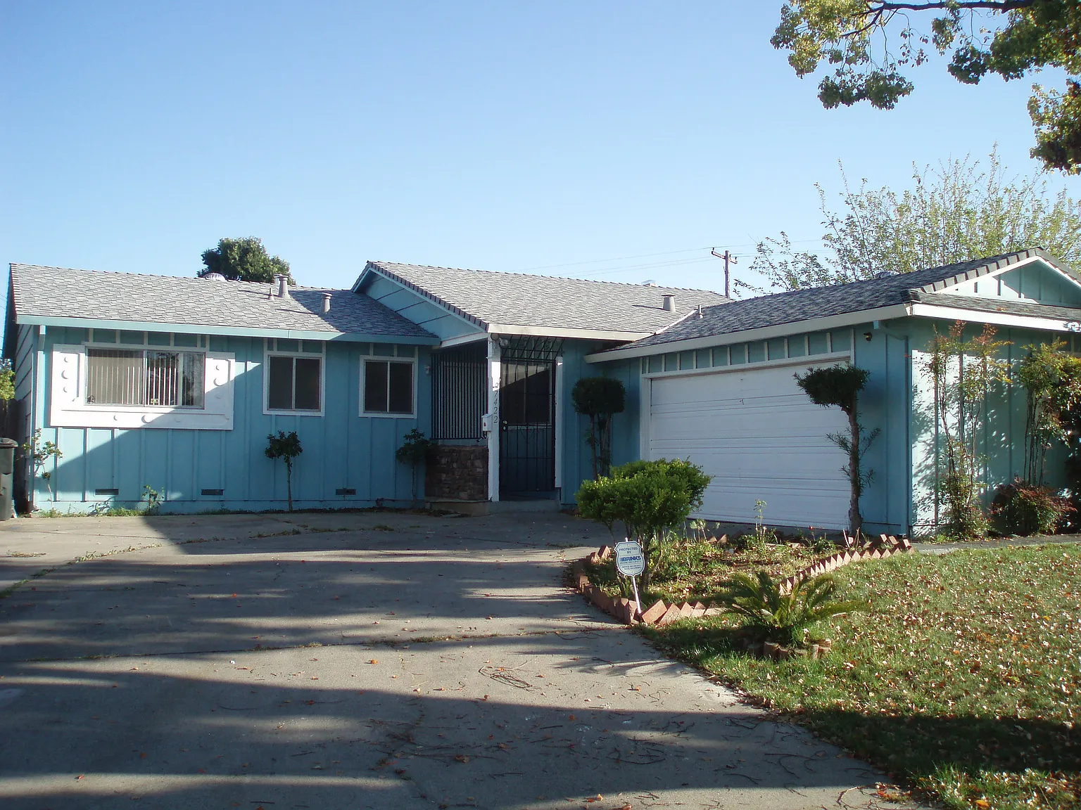 7422 Flores Way photo 1