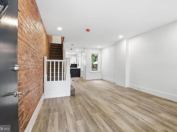3rd image of 836 Lake St