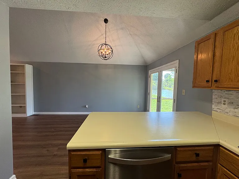 1049 Mustang Ct — Photo 11