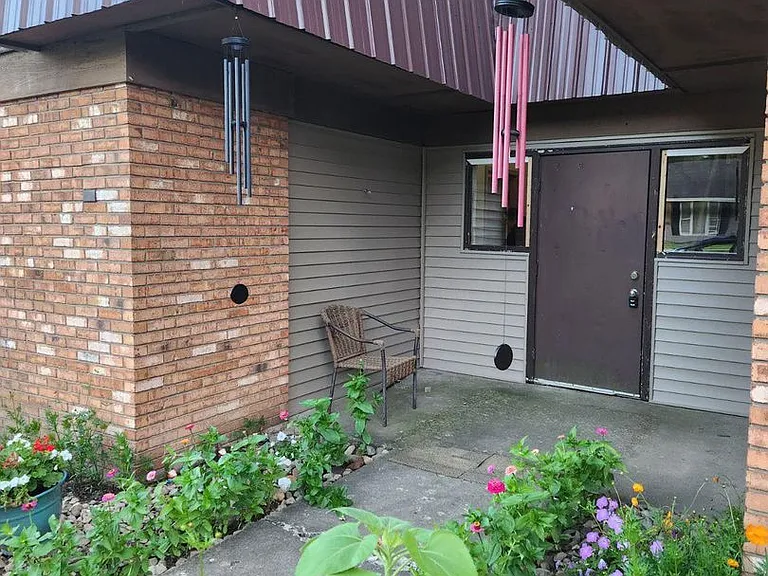 4902 Brookwood Rd — Photo 1