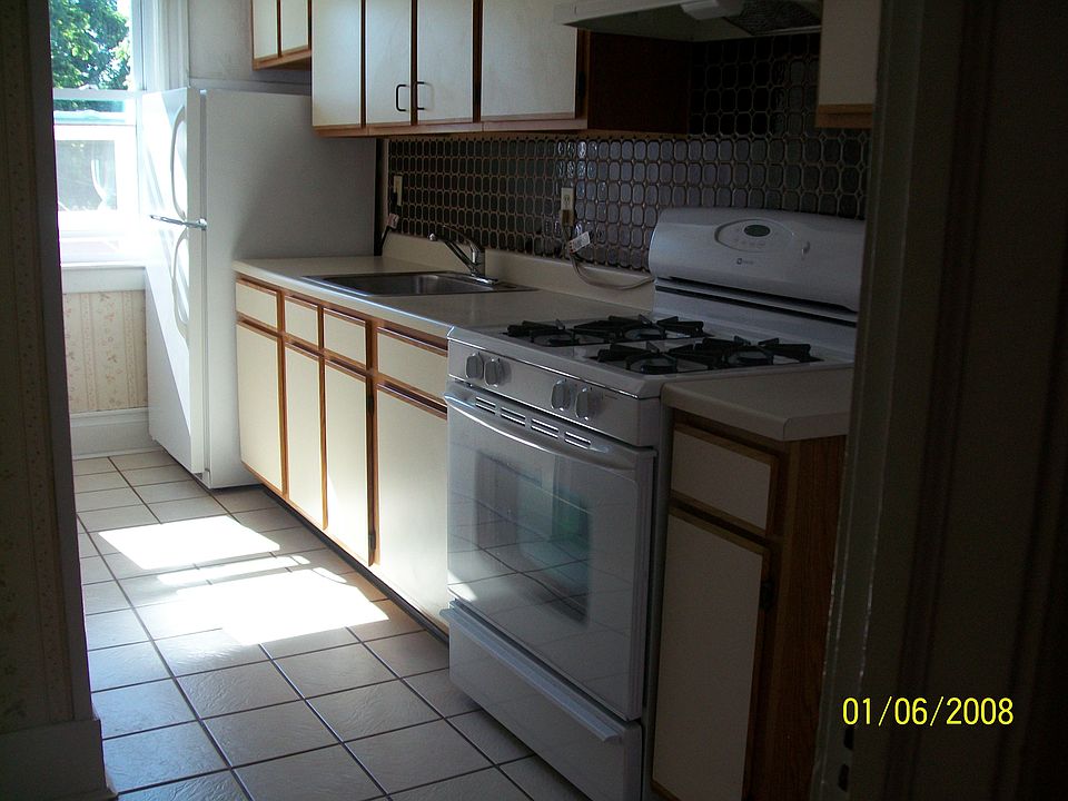 1st image of 22 Marion Pl APT 4
