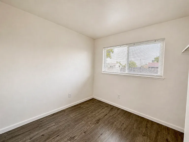 7809 50th Ave — Photo 9