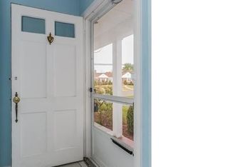 151 Daisy Farms Dr, New Rochelle, NY 10804