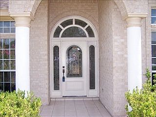 3rd image of 3000 Oriole Ave