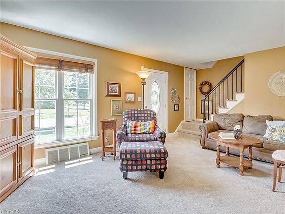 4th image of 1451 Crest Ave