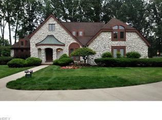 2404 Georgia Dr, Westlake, OH 44145