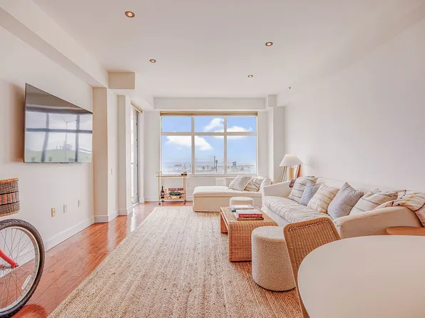 151 Beach 96th St APT 2B, Rockaway Beach, NY 11693