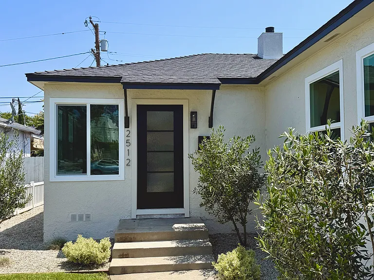 2510 Termino Ave #B — Photo 5