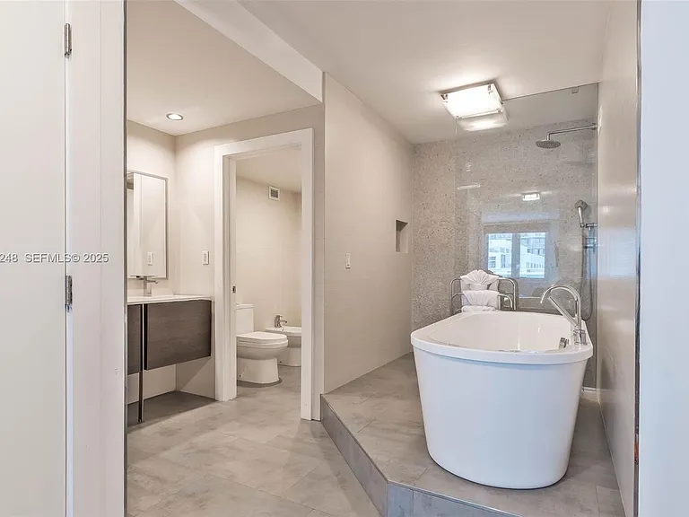 2301 Collins Ave #507 — Photo 16