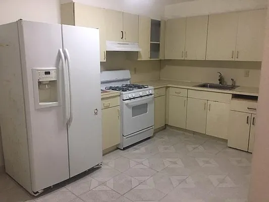 Rented by Century 21 American Homes | media 3