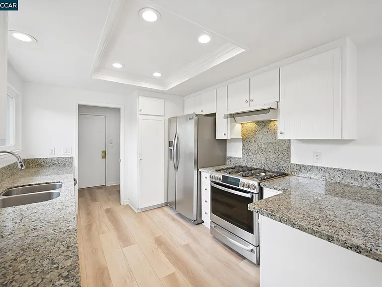 2137 Presidio Ct — Photo 17