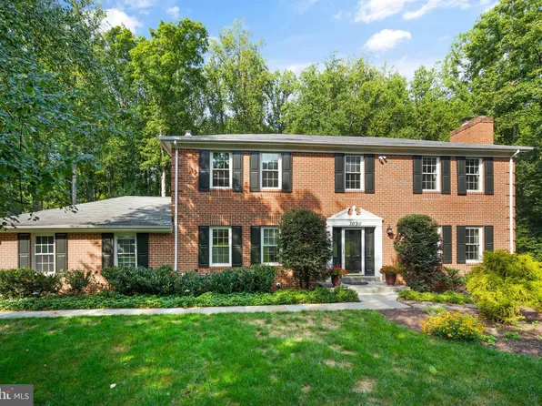 1090 Pensive Ln, Great Falls, VA 22066