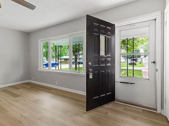3rd image of 609 W 10th St