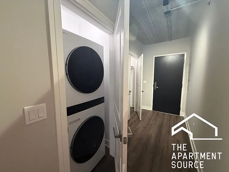 962 W Carmen Ave #1 — Photo 4