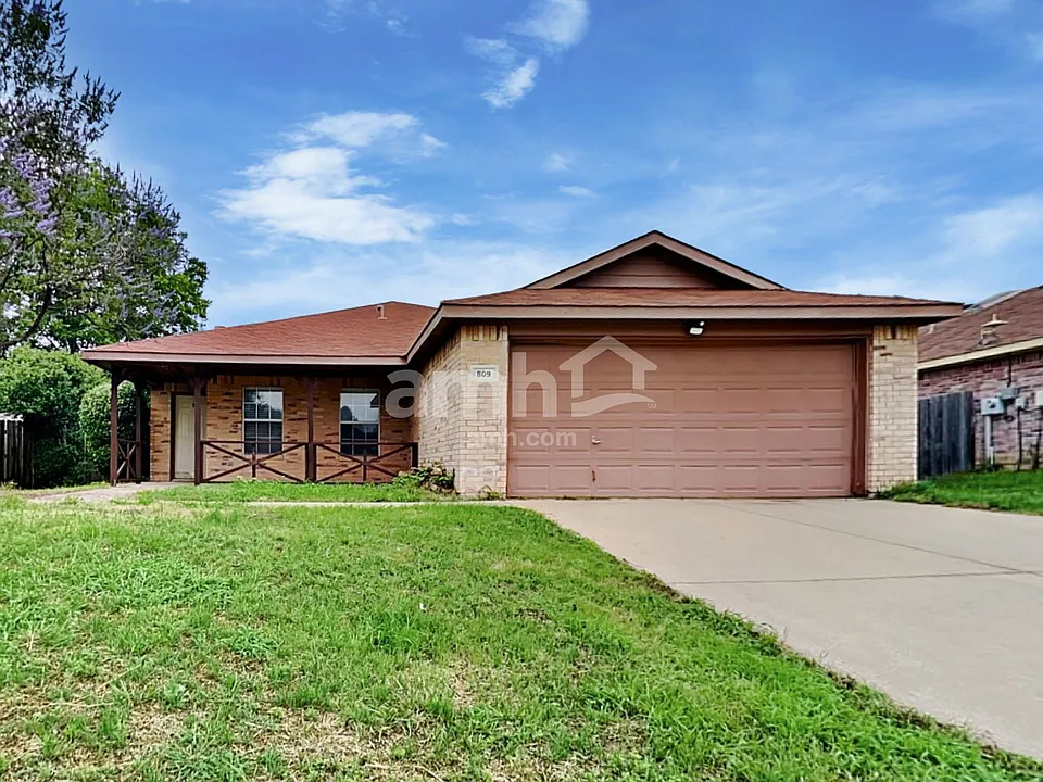 809 Dixon Ln