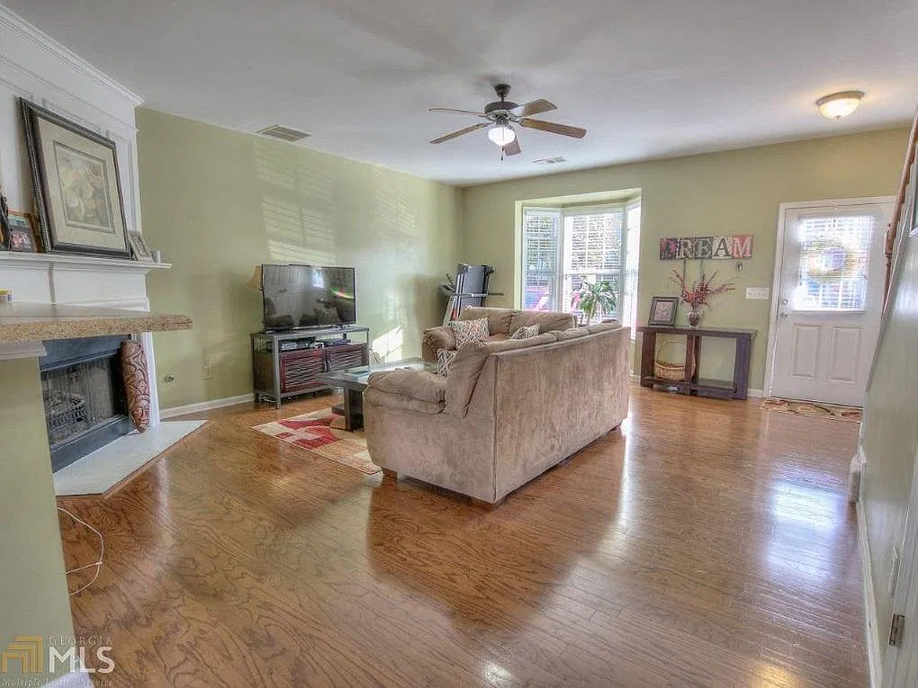 3 bed, 2.5 bath, 1500 sqft, $2,150 — Photo 4