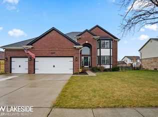 44061 Pentwater Dr, Clinton Township, MI 48038