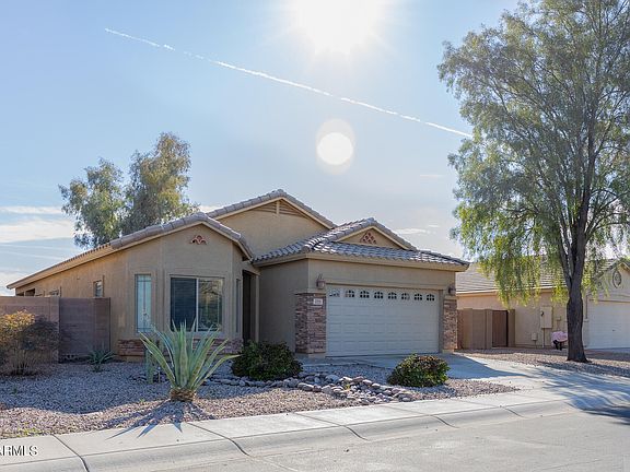 2nd image of 1321 E LINDA Drive