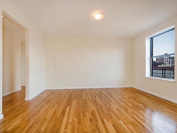 4th image of 2129 Amsterdam Ave #64