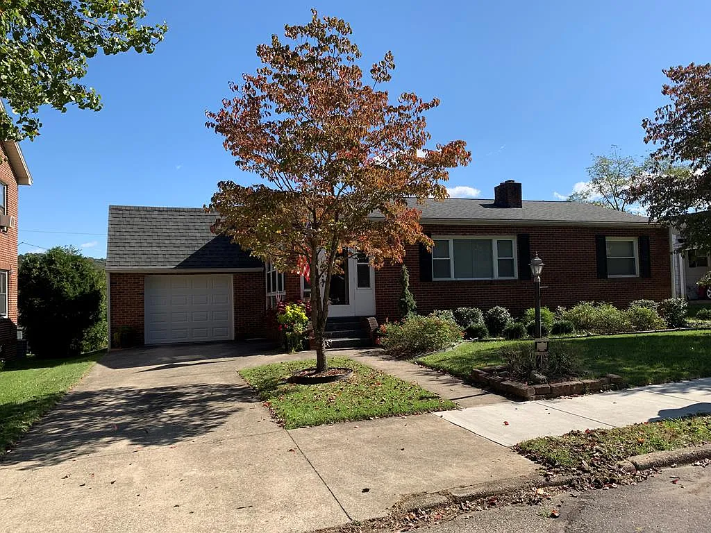 2732 Gilbert Ave photo 1