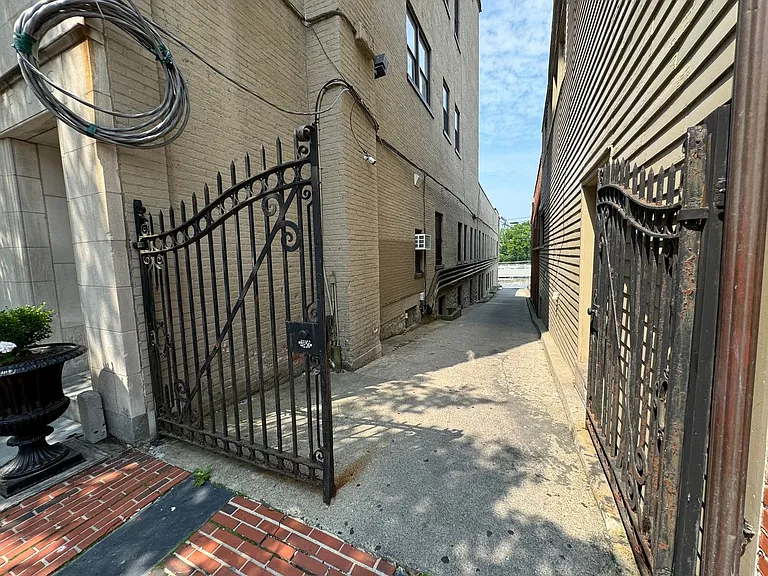 535 Main St #17 — Photo 25