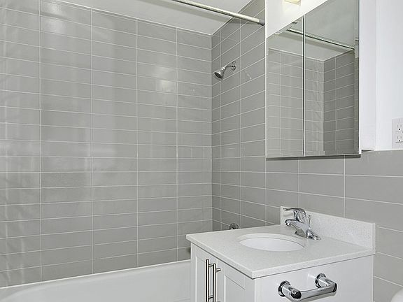 3rd image of 103 Avenue Rd #1102