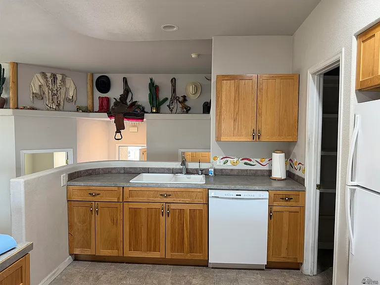 12598 E 46th Dr — Photo 10